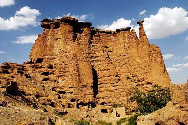 تسهیل و رفع موانع صنعت گردشگری و سرمایه‌گذاری در شهرستان ماهنشان