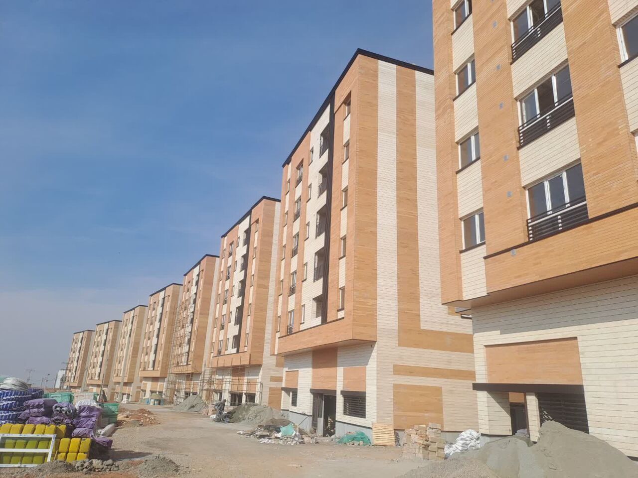 استقرار کارشناسان اداره برنامه‌ریزی مسکن راه و شهرسازی جهت رفاه حال متقاضیان در ساختمان شماره ۳( کارگزاری مسکن)